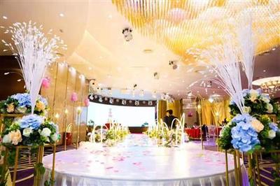 中山辦婚禮 選擇專業(yè)婚慶公司與網(wǎng)絡(luò)婚慶禮儀服務(wù)的優(yōu)勢(shì)